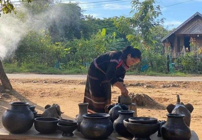 Nghệ nhân gốm M'Nông — kỹ thuật cổ nhất còn sót lại ở Tây Nguyên